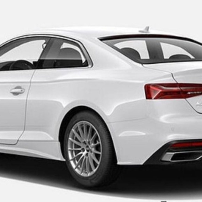 Coupé bianca vista posteriore