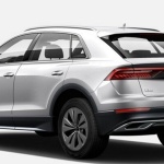 SUV bianco visto da dietro